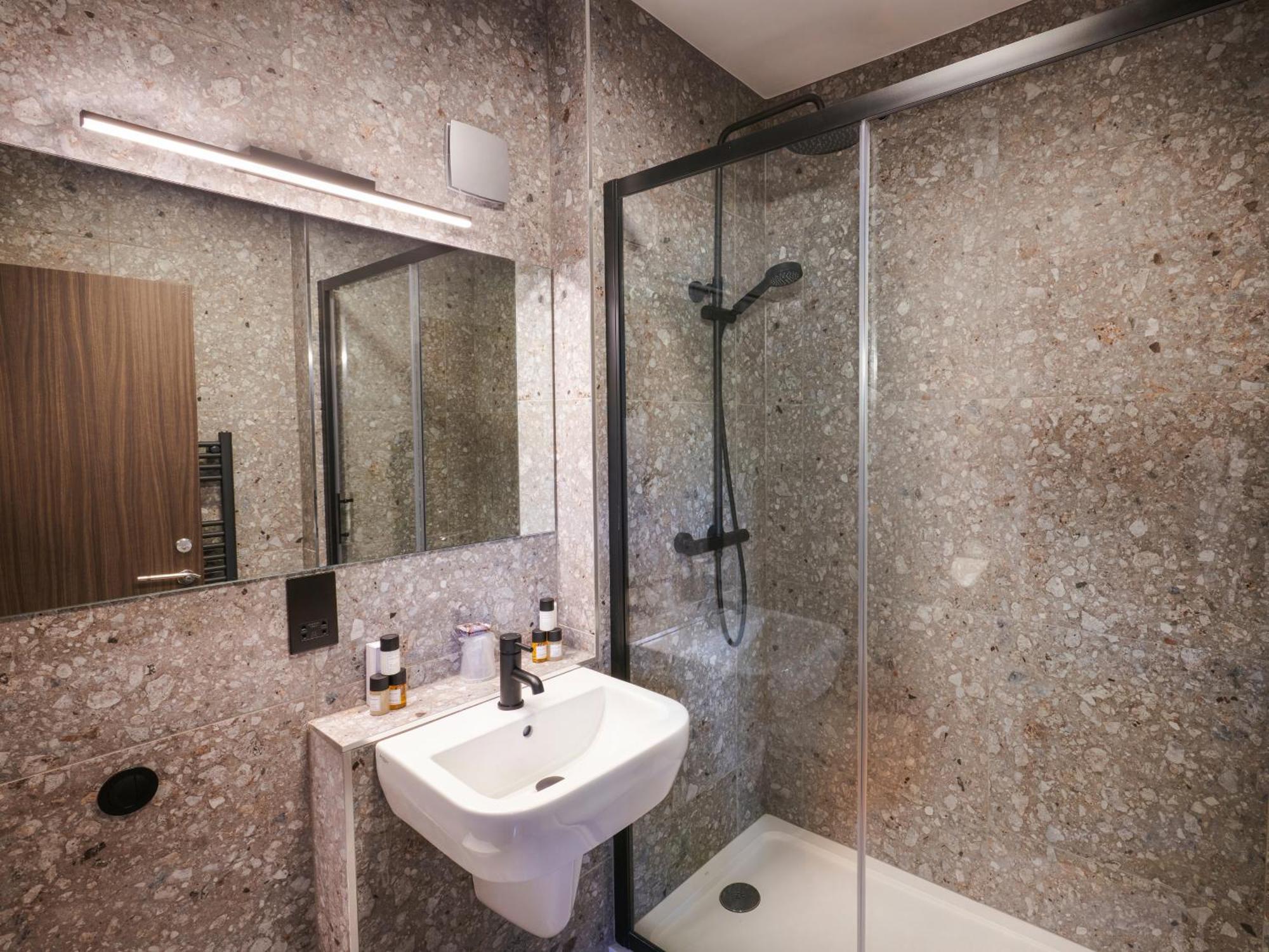 The Royal Toby Hotel Rochdale Exteriör bild