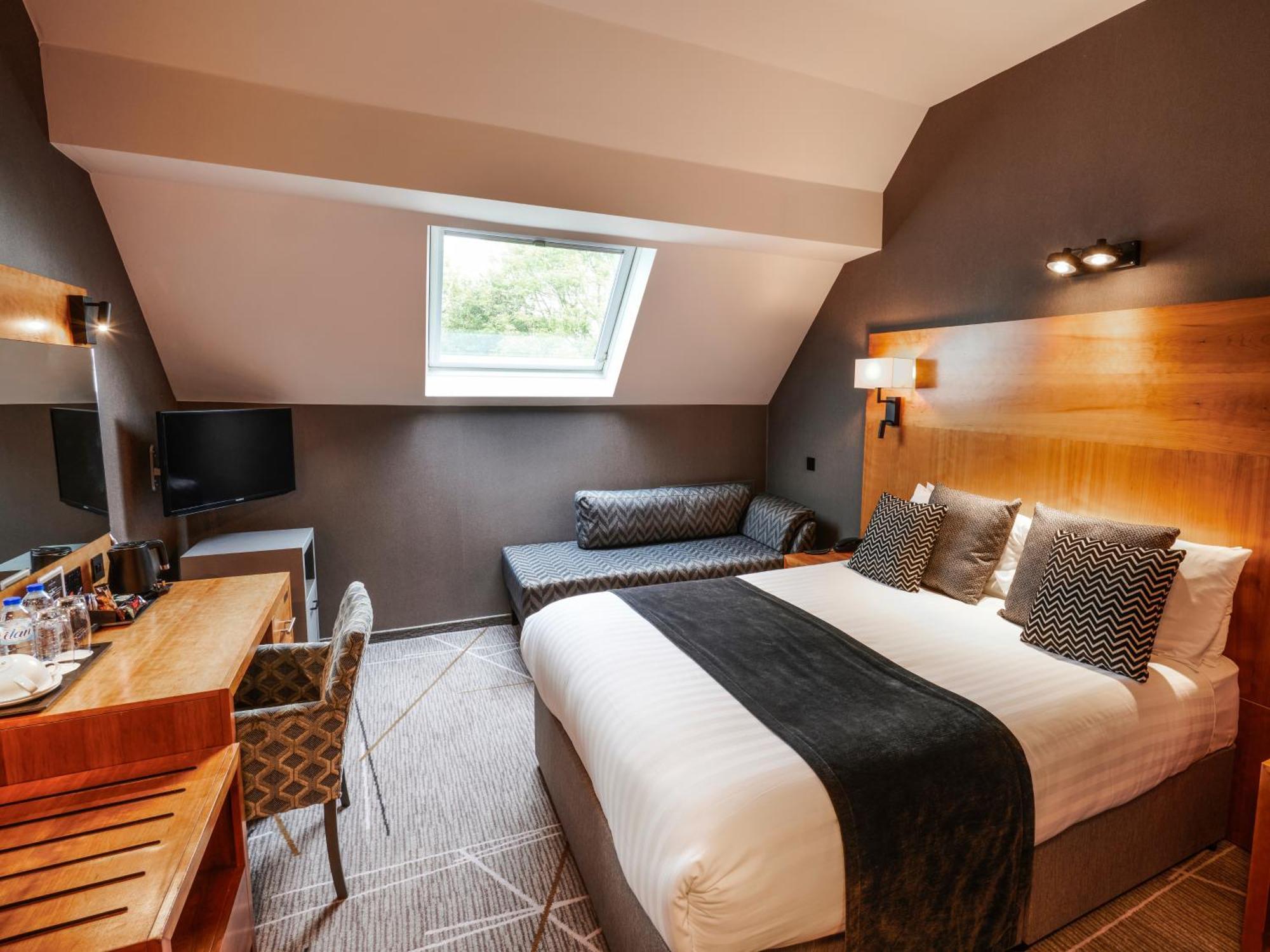 The Royal Toby Hotel Rochdale Exteriör bild