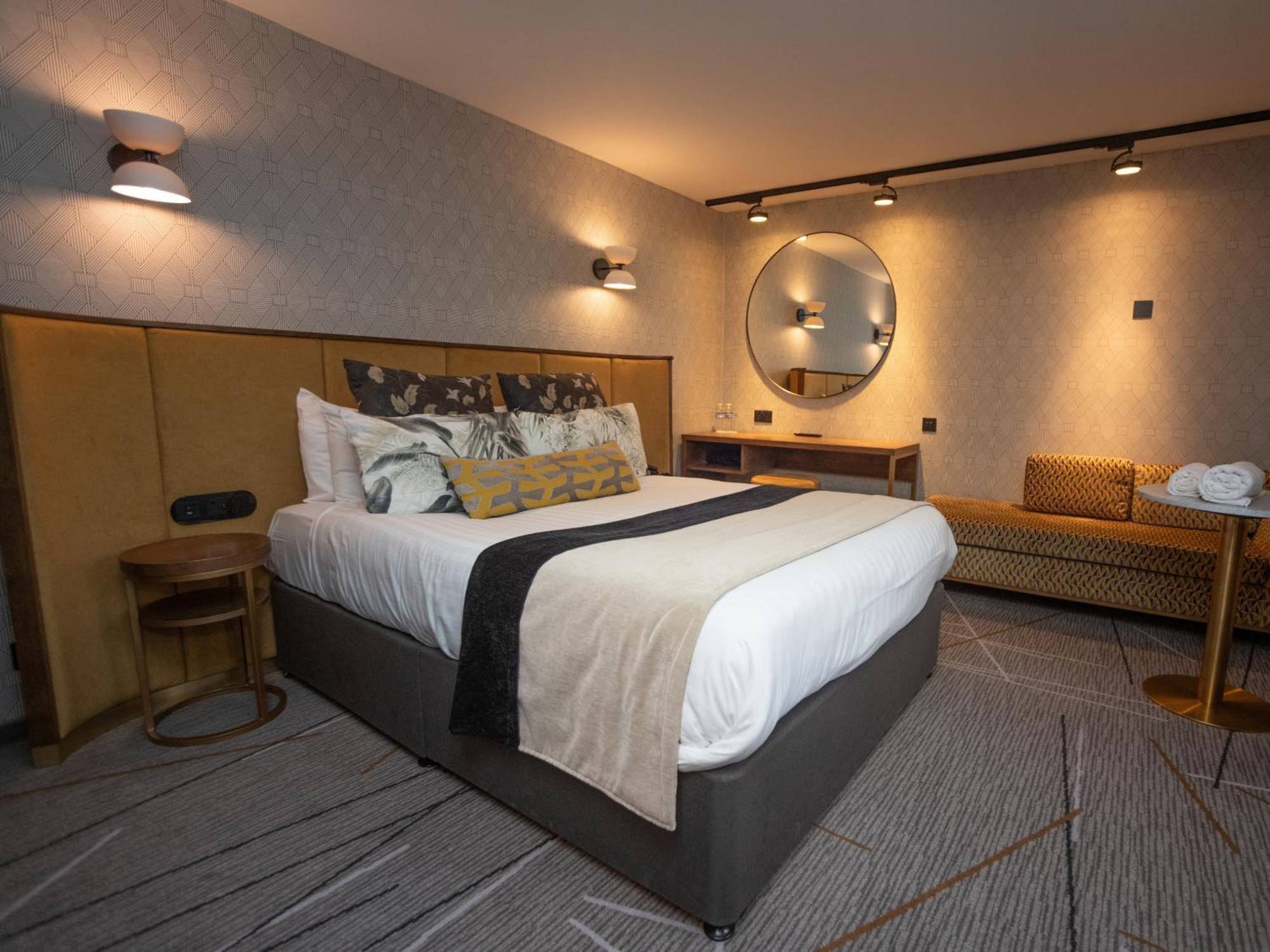 The Royal Toby Hotel Rochdale Exteriör bild